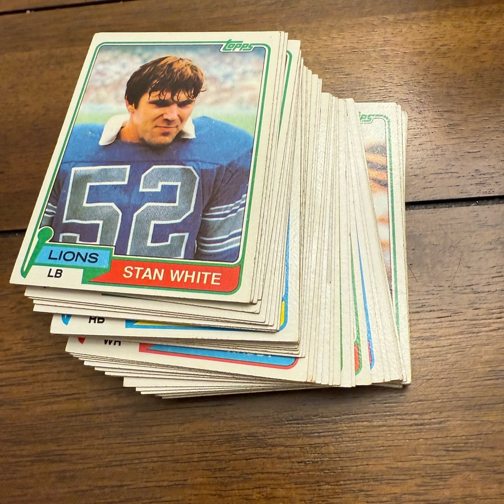 1981 TOPPS Football LOT OF 54